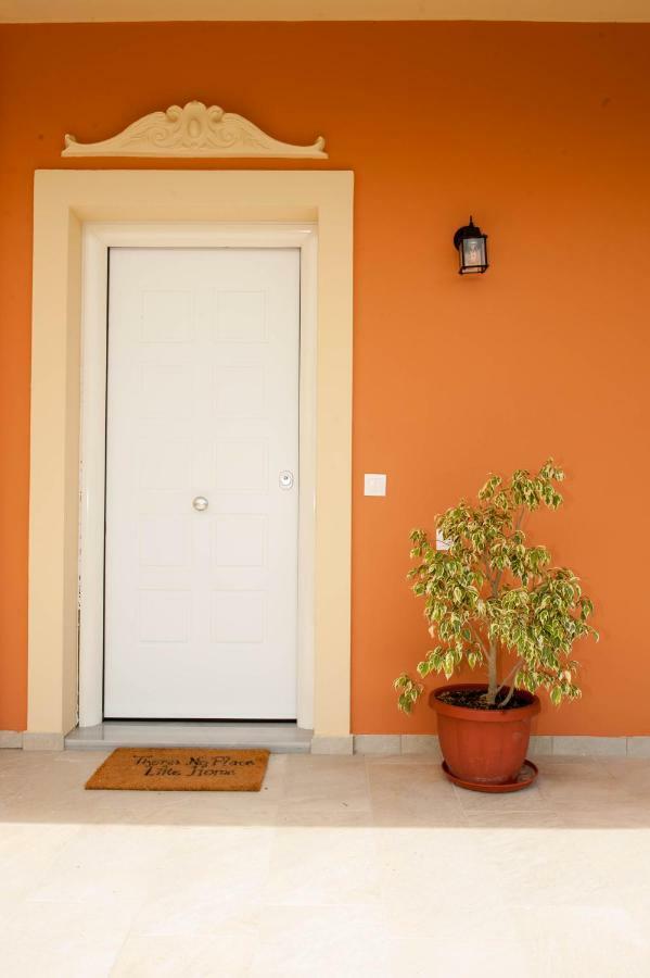 Polikseni House *